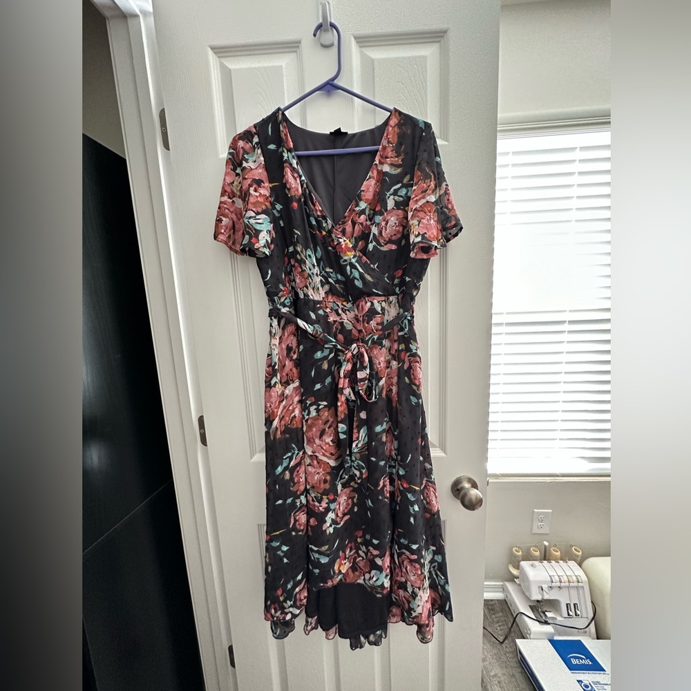 Torrid gray floral high-lo tie waist dress size 0